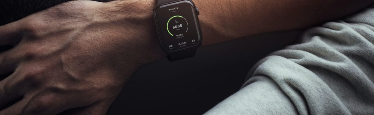 fitness-tracker-sport-bracelet-smartwatch-technology